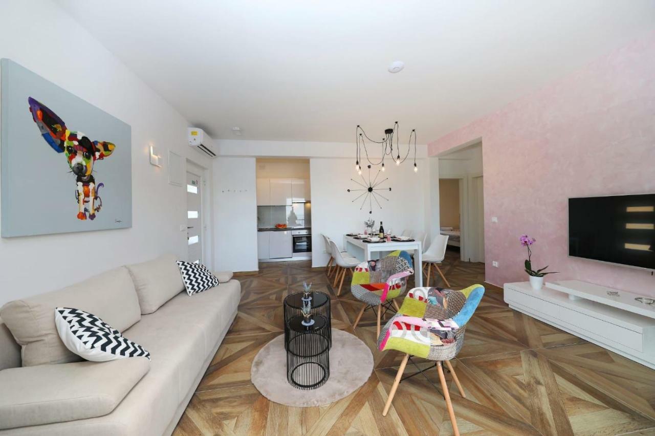Redstone Luxury Apartment