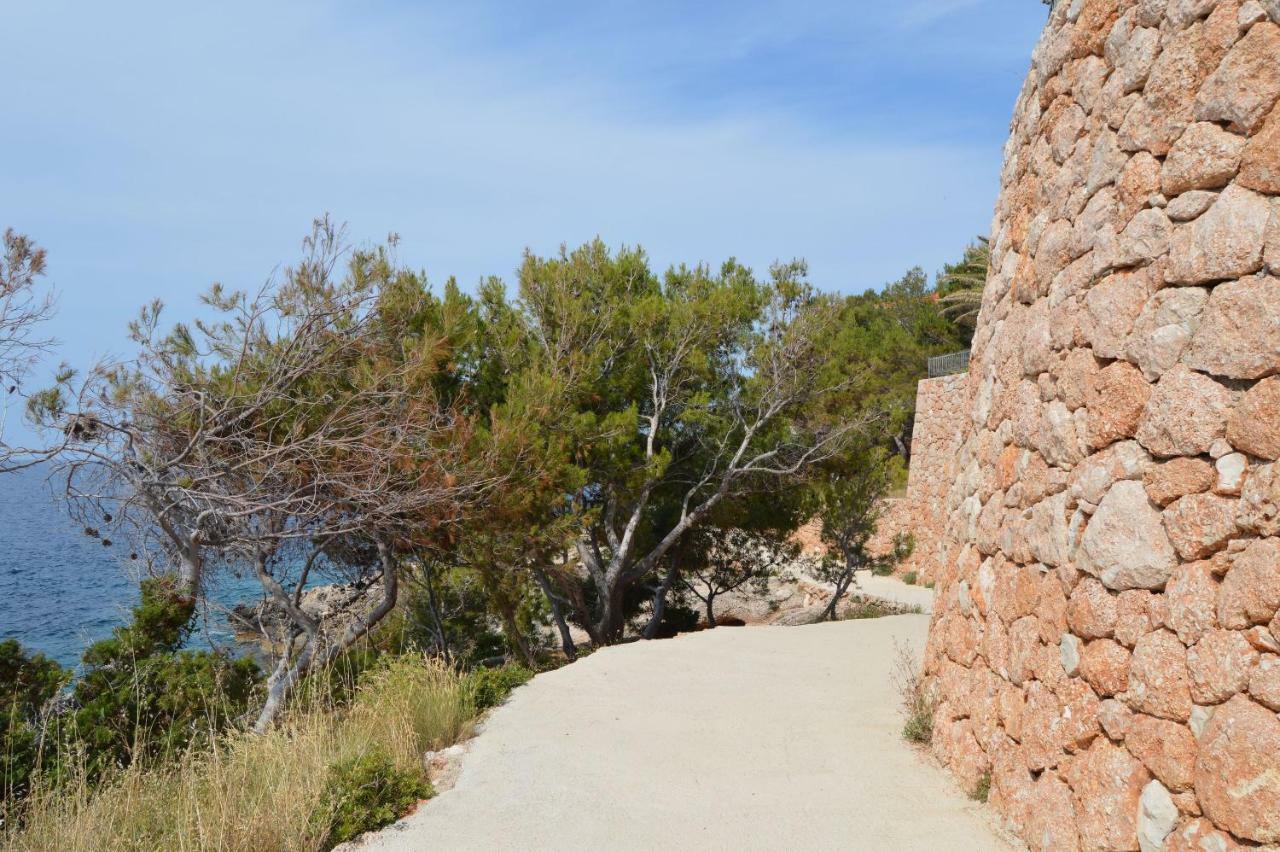 Redstone Luxury * Sveta Nedelja (Hvar)